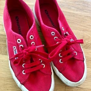 Women’s red superga low sneaker size 9